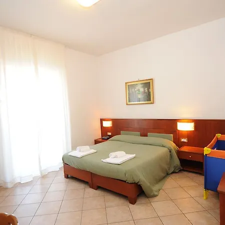 Anna Lungomare Bed and Breakfast 4*