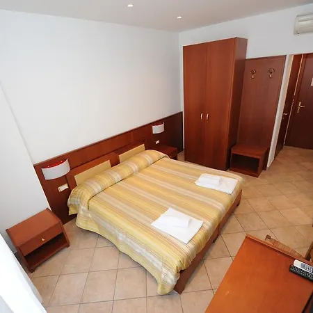 Bed and Breakfast Anna Lungomare 4*